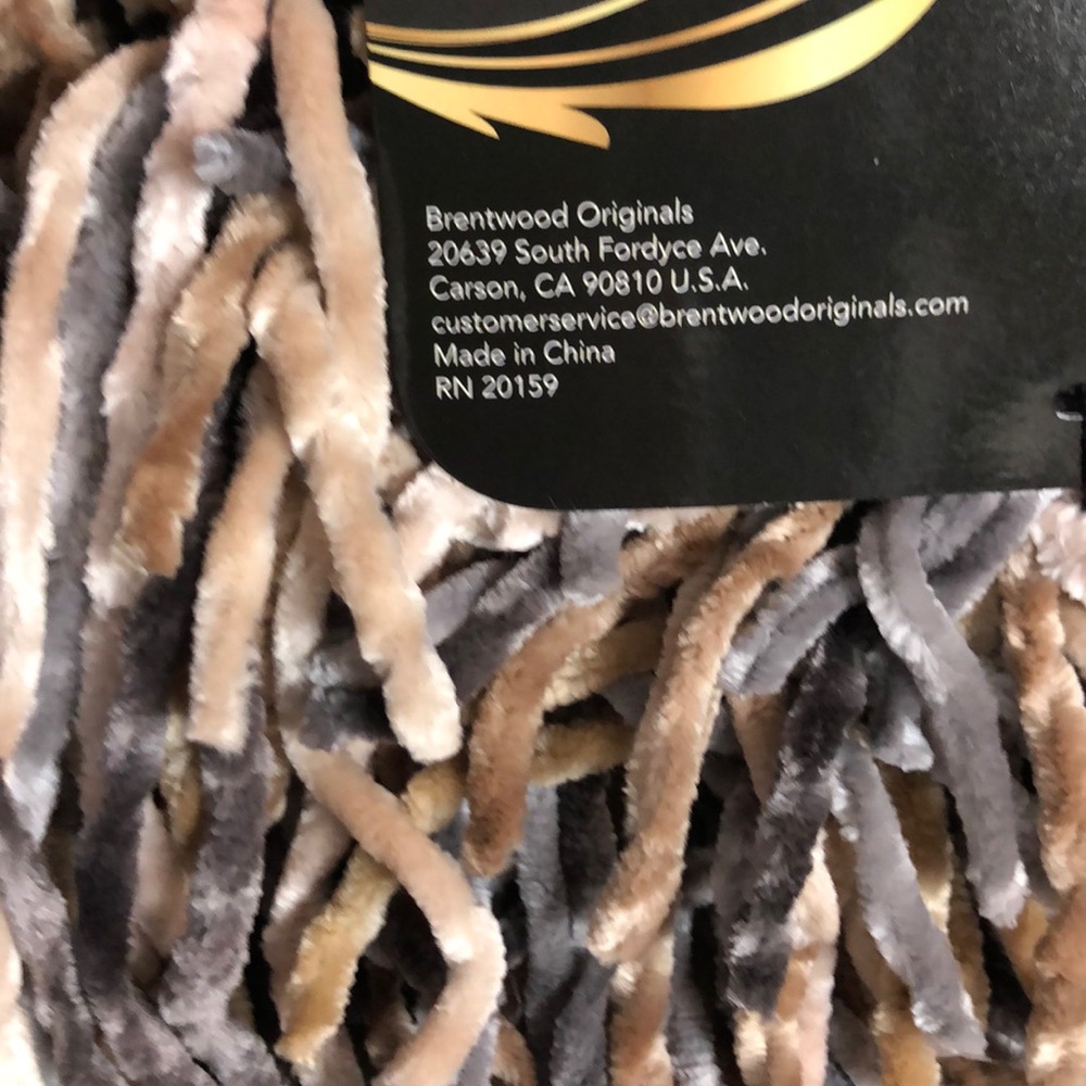 Chenille Throw. - Picture 3 of 5